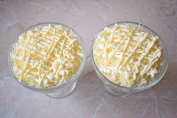 Салат с сыром грецкими орехами курицей