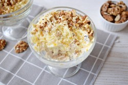 Салат с сыром грецкими орехами курицей