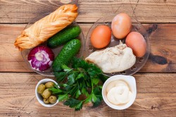 название картинки Салат с копченым сыром косичка