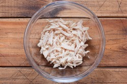 название картинки Салат с копченым сыром косичка