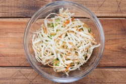 название картинки Салат с копченым сыром косичка