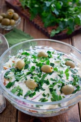 название картинки Салат с копченым сыром косичка