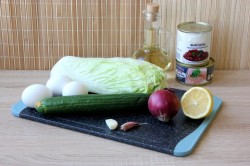 Салат с тунцом и красной консервированной фасолью