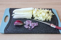 Салат с тунцом и красной консервированной фасолью