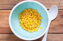 название картинки Салат с тунцом и кукурузой