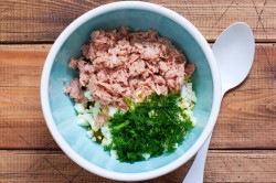 название картинки Салат с тунцом и кукурузой