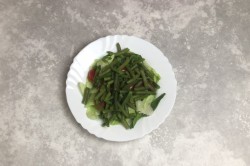 Салат с тунцом и стручковой фасолью