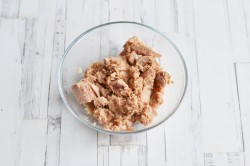 Салат с тунцом консервированным классический