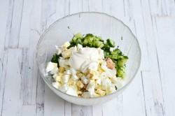 Салат с тунцом консервированным классический