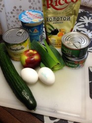 название картинки Салат с тунцом и яблоком