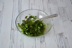 Итальянский салат с тунцом и помидорами