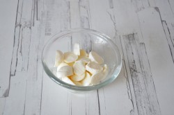 Итальянский салат с тунцом и помидорами