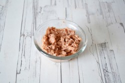 Итальянский салат с тунцом и помидорами