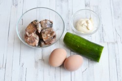 название картинки Салат с тунцом огурцом яйцом