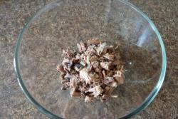 Салат с тунцом, кукурузой и майонезом на скорую руку - шаг 2