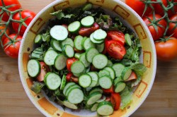 название картинки Салат с творогом помидорами и зеленью