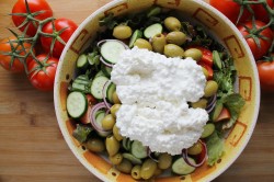 название картинки Салат с творогом помидорами и зеленью