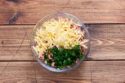 название картинки Салат с ветчиной и фасолью и сыром