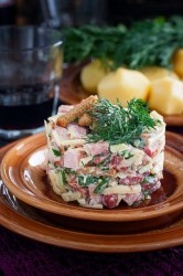 название картинки Салат с ветчиной и фасолью и сыром