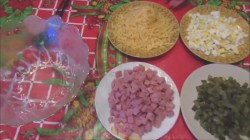 Салат с ветчиной и сыром Домашний с йогуртом