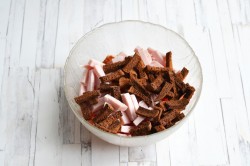 название картинки Салат с ветчиной помидорами и сыром