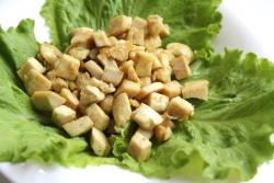 название картинки Салат с курицей виноградом и грецкими орехами