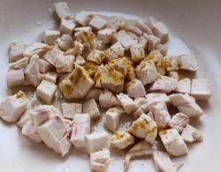 название картинки Салат с курицей виноградом и грецкими орехами