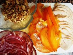 название картинки Салат с хурмой и курицей с орехами