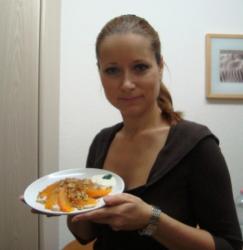 название картинки Салат с хурмой и курицей с орехами