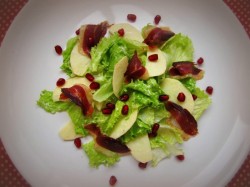 Салат с яблоком и вяленой утиной грудкой