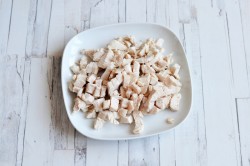 название картинки Салат с яичными блинчиками и курицей