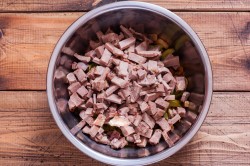 название картинки Салат с языком и грибами шампиньонами