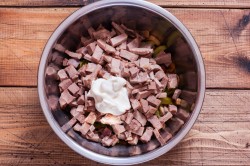 название картинки Салат с языком и грибами шампиньонами