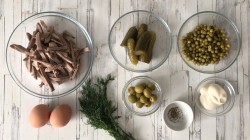 Салат с языком и солеными огурцами