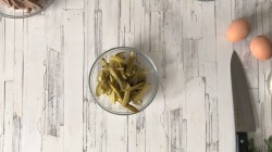 Салат с языком и солеными огурцами