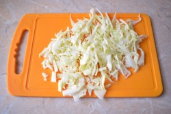 Салат с зелёным горошком яйцом и огурцом