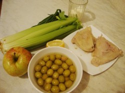 название картинки Салат с сельдереем, курицей, яблоком