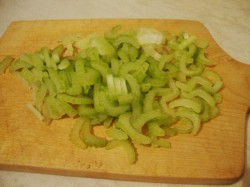 название картинки Салат с сельдереем, курицей, яблоком