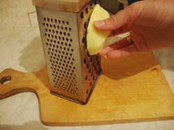 название картинки Салат с сельдереем, курицей, яблоком