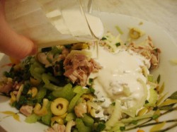 название картинки Салат с сельдереем, курицей, яблоком