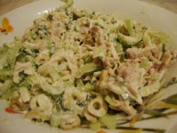 название картинки Салат с сельдереем, курицей, яблоком