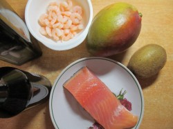 название картинки Салат с семгой и креветками Жаркие тропики