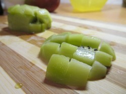 название картинки Салат с семгой и креветками Жаркие тропики