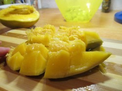 название картинки Салат с семгой и креветками Жаркие тропики