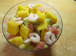 название картинки Салат с семгой и креветками Жаркие тропики