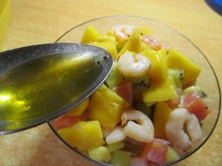 название картинки Салат с семгой и креветками Жаркие тропики