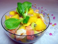 название картинки Салат с семгой и креветками Жаркие тропики