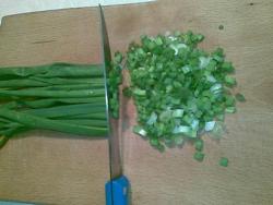 Салат Семга под шубой с авокадо и зеленым луком - шаг 4