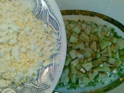 Салат Семга под шубой с авокадо и зеленым луком - шаг 15