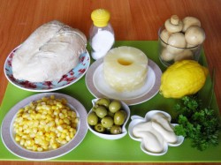 название картинки Салат Шанхай с курицей, ананасами и грибами